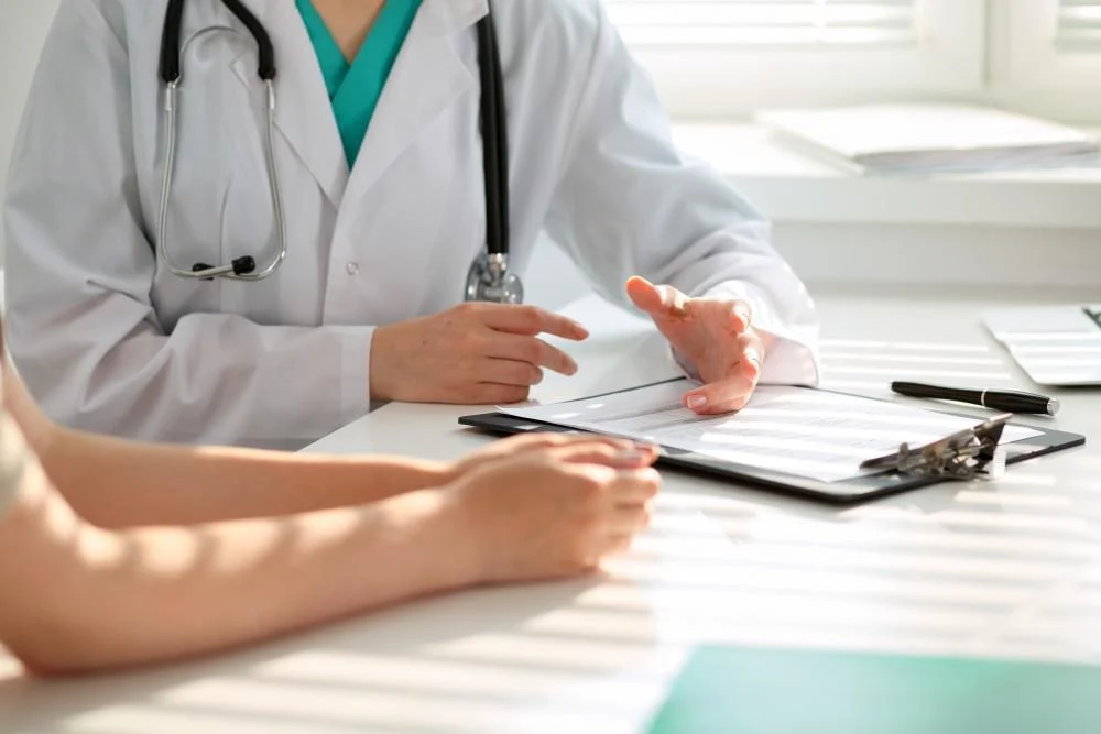 نمای شماتیک از بافت واژن با آتروفی و درمان لیزری